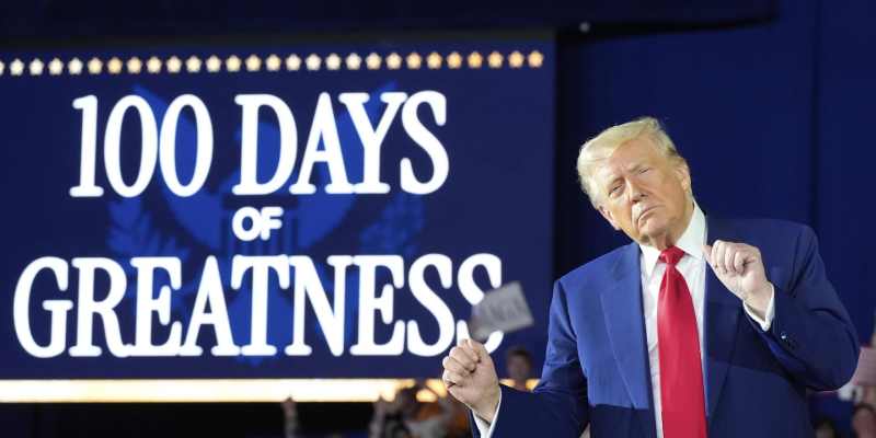 Trump Rayakan 100 Hari Menjabat dengan Serangan Politik dan Janji Garis Keras