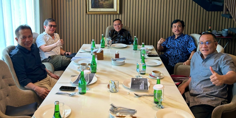 Van Ons Menemukan Kembali Indonesia adalah Independen