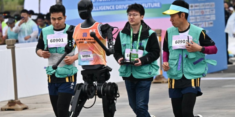 Robot Tiangong Ultra Juara Maraton, Punya Kaki Panjang dan Algoritma