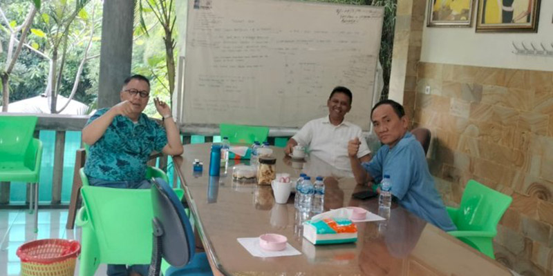 Pulang Kampung, Andi Arief Berlebaran ke Politikus Senior Golkar Lampung
