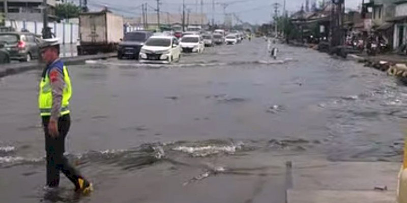 Banjir Rob Ekstrem di Jalur Semarang-Demak Ganggu Arus Balik
