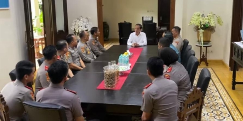 Jokowi Dihinggapi <i>Post Power Syndrome</i>