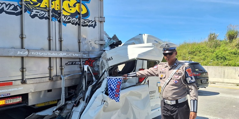 Diduga Sopir Ngantuk Penyebab Kecelakaan Maut di Tol Cisumdawu