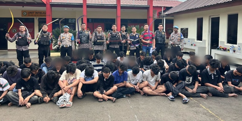 Mau Tawuran, Puluhan Remaja Bawa Celurit Hingga Narkoba Diringkus Polisi
