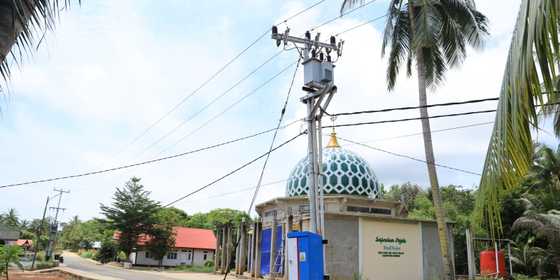 Warga Dua Desa di Pulau Parit Kini Nikmati Listrik PLN 24 Jam