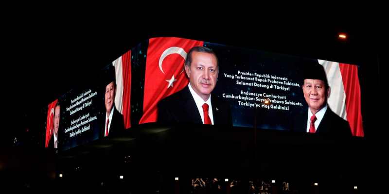 Wajah Prabowo Terpampang di Layar Videotron Raksasa Turki