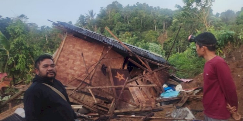 Tujuh Rumah di Lampung Rusak Diamuk Kawanan Gajah