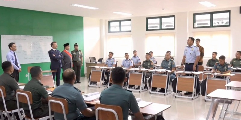 Siswa Akmil Antusias Unjuk Kemampuan Bahasa Prancis di Depan Macron