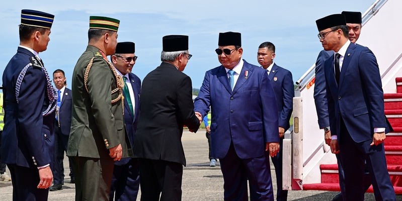 Tiba di Bandar Seri Begawan, Prabowo Disambut Jajaran Pejabat Brunei