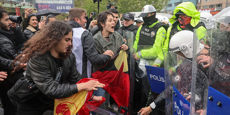Polisi Turki Bentrok dengan Demonstran May Day di Istanbul, 409 Ditangkap