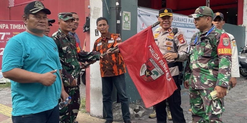 Polres Jakpus Tertibkan 109 Bendera Ormas dan Tangkap 2 Pemalak di Thamrin City