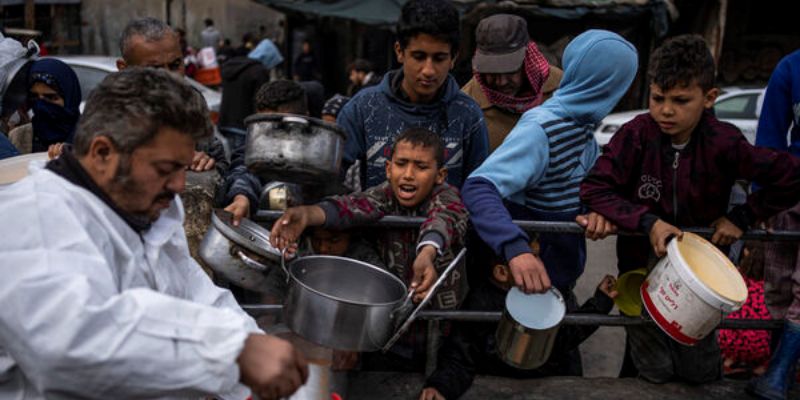 Israel Tembaki Puluhan Warga Palestina Saat Antre Makan