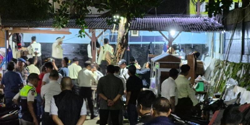 Posko Ormas BPPKB di Pasar Induk Kramat Jati Dirobohkan