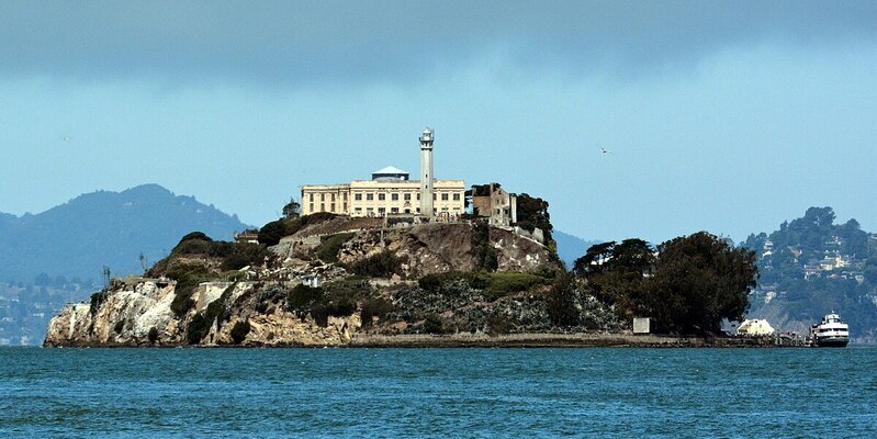 Trump Perintahkan Alcatraz Dibuka Kembali untuk Penjahat Kelas Kakap