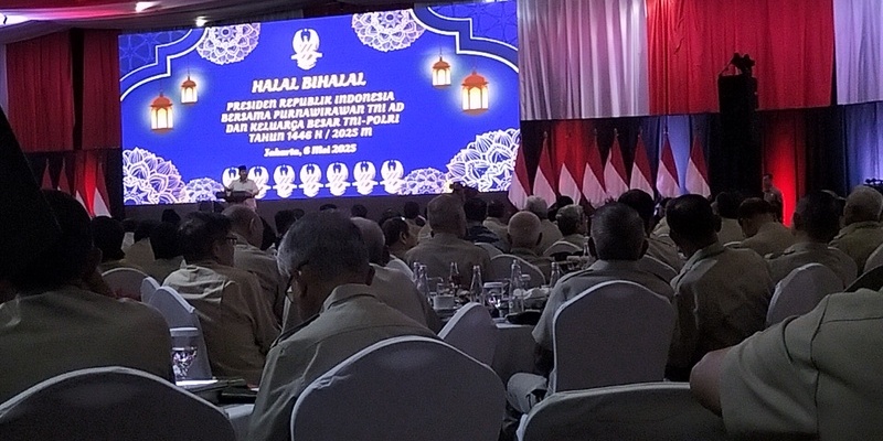 Ribuan Purnawirawan TNI AD Sambut Kedatangan Prabowo di Acara Halal Bihalal