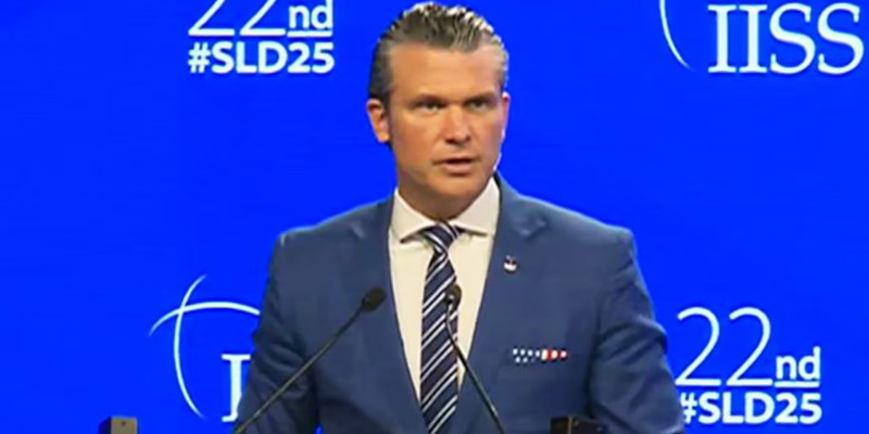 Di Singapura, Menhan AS Tuding China sebagai Ancaman Nyata dan Serius