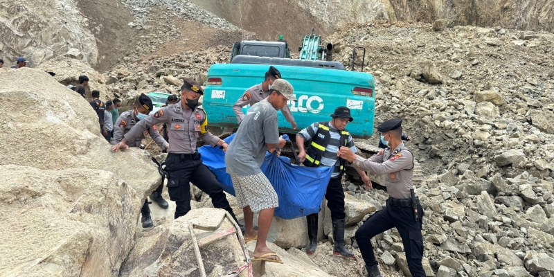 Longsor Gunung Kuda Cirebon, 4 Tewas Tertimbun