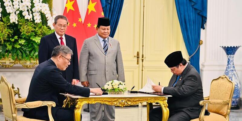 Prabowo dan PM Li Qiang Saksikan Penandatanganan 12 MoU Penting