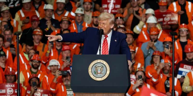 Setuju US Steel Dibeli Jepang, Trump Langsung Pasang Tarif Impor Baja hingga 50 Persen