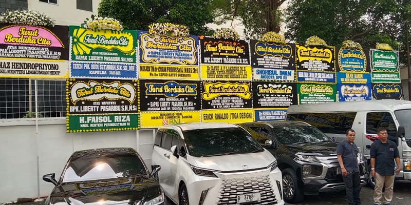 Ayahanda Wamen Investasi Wafat, Karangan Bunga Duka Cita Selimuti RSPAD