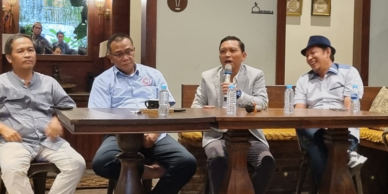 DPR Ingin Cecar Menaker Imbas TKA Ilegal Bikin Boncos Negara