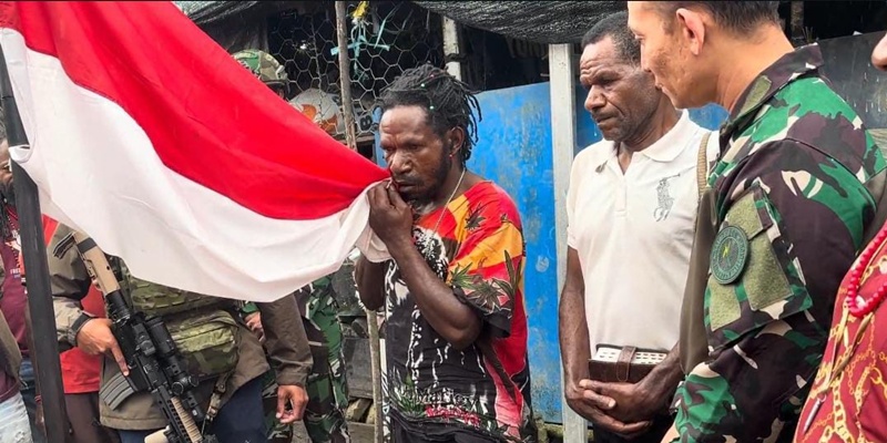 Anggota OPM Insaf Cium Merah Putih dan Sumpah Setia ke NKRI