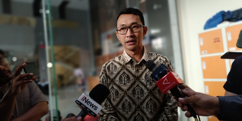 KPK Sita Cincin Berlian Plus Uang Ratusan Juta dari Dua Rumah di Surabaya