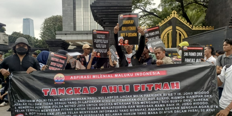 Polda Metro Didesak Tersangkakan Roy Suryo Cs