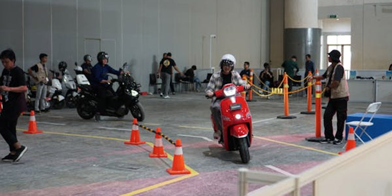 PEVS 2025 Tawarkan Sensasi Naik Kendaraan Listrik