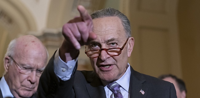 Senat Partai Demokrat Ajukan RUU Cegah Trump Pakai Jet Qatar