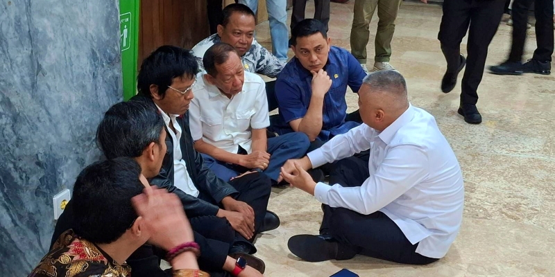 Momen Menhub Dudy Ngemper Bareng Adian Bahas Ojol