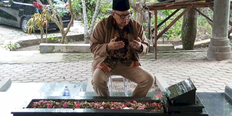 Politikus Senior Lampung Soroti Jalan Rusak di Depan Kantor Bupati Pesawaran