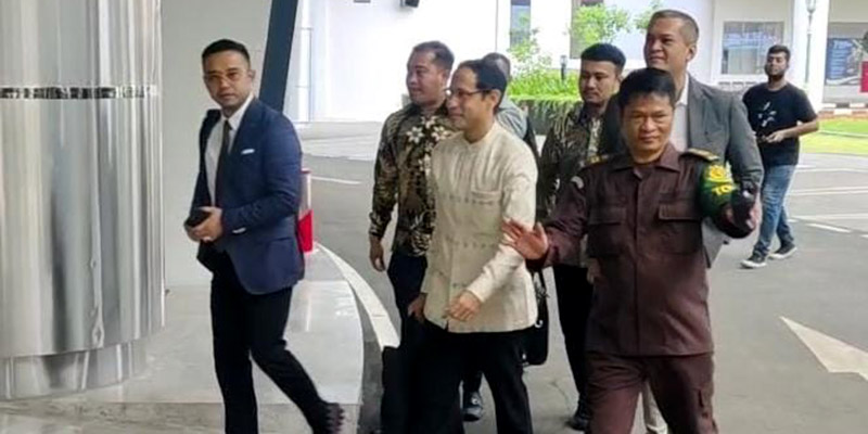 Penuhi Panggilan Kejagung, Nadiem Hanya Lempar Senyum