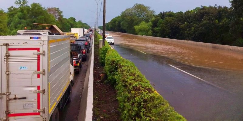 Jasamarga Pastikan Genangan di KM 24 Tol Jakarta-Tangerang Mulai Surut