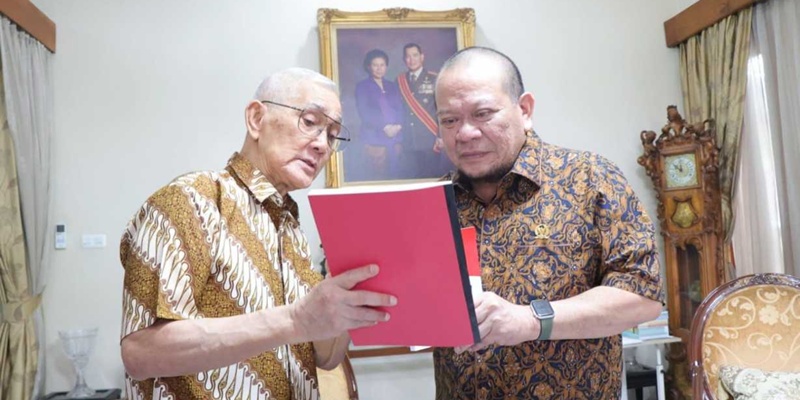 Try Sutrisno Simbol Perjuangan Kembali ke UUD 1945 Asli