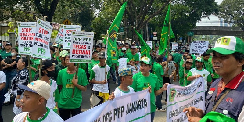 Kader Geruduk kantor PPP Tuntut Pemecatan Rommy