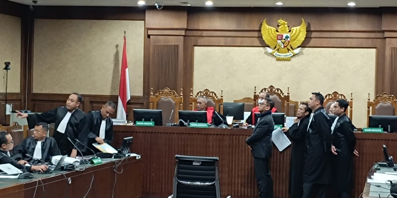 Hasto Rutin Doakan Jokowi dan Megawati di Gunung