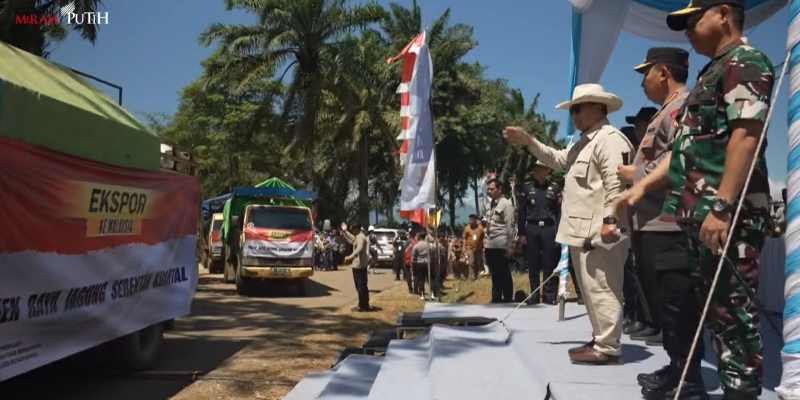 Prabowo Lepas Ekspor 1.200 Ton Jagung Perdana ke Malaysia