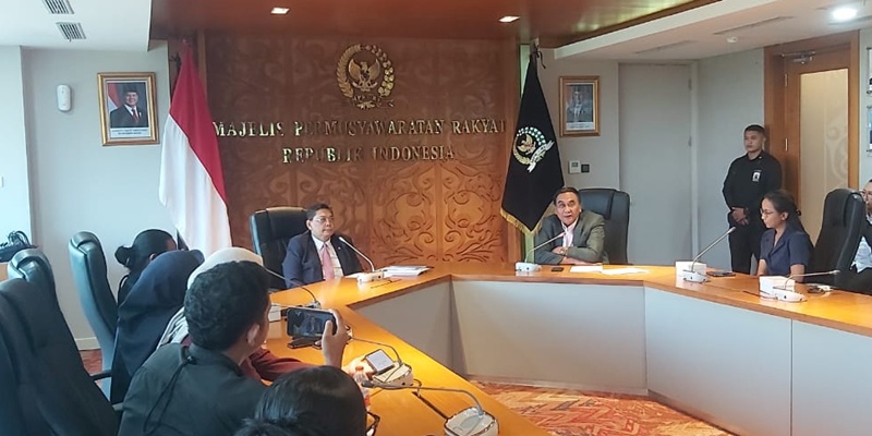 Bambang Pacul Ogah Ngotot-ngototan dengan Fadli Zon soal Sejarah