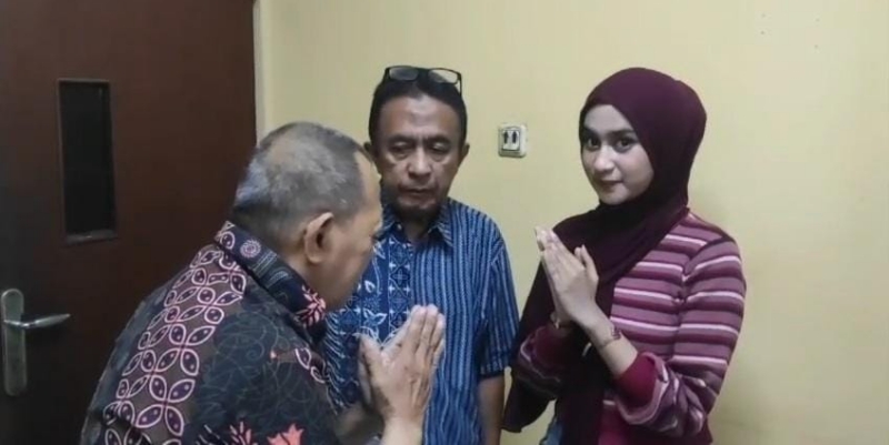 Gegara Lapar, Pria Lansia Aniaya Wanita Penumpang Transjakarta