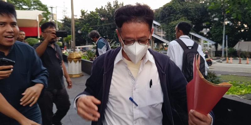 Mantan Sekjen Kemnaker Bergegas Hindari Wartawan Usai Diperiksa KPK