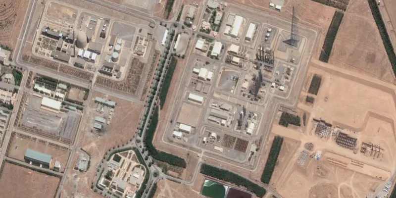 Israel Bombardir Reaktor Nuklir Iran di Arak dan Natanz