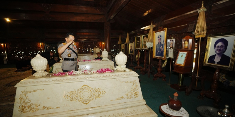 Kapolri Ziarah ke Makam Soeharto Jelang Hari Bhayangkara