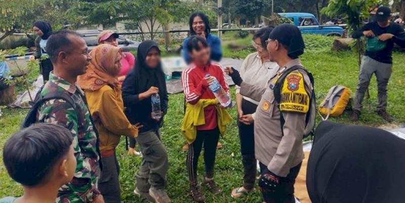 Tim SAR Sukses Evakuasi 11 Pendaki Ilegal Gunung Arjuno yang Tersesat