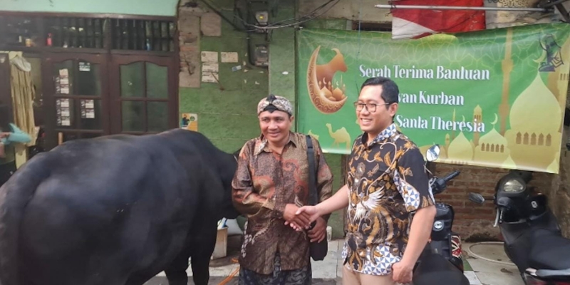 Gereja Santa Theresia Serahkan Hewan Kurban di Tanah Abang