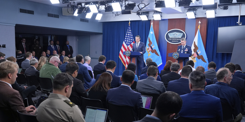 Pentagon Gunakan 14 Bom Penghancur Bunker untuk Menyerang Nuklir Iran