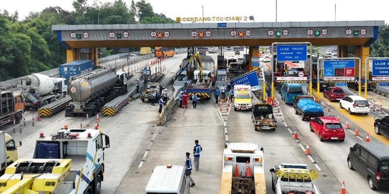 Kecelakaan di Gerbang Tol Ciawi 2 Akibatkan Tiga Gardu Rusak