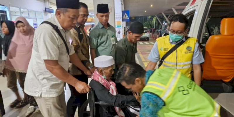 Sebulan Dirawat di Madinah, Jemaah Haji Akhirnya Pulang ke Lampung