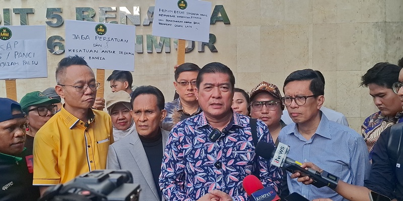 Silfester Diberondong 46 Pertanyaan Penyidik soal Ijazah Jokowi