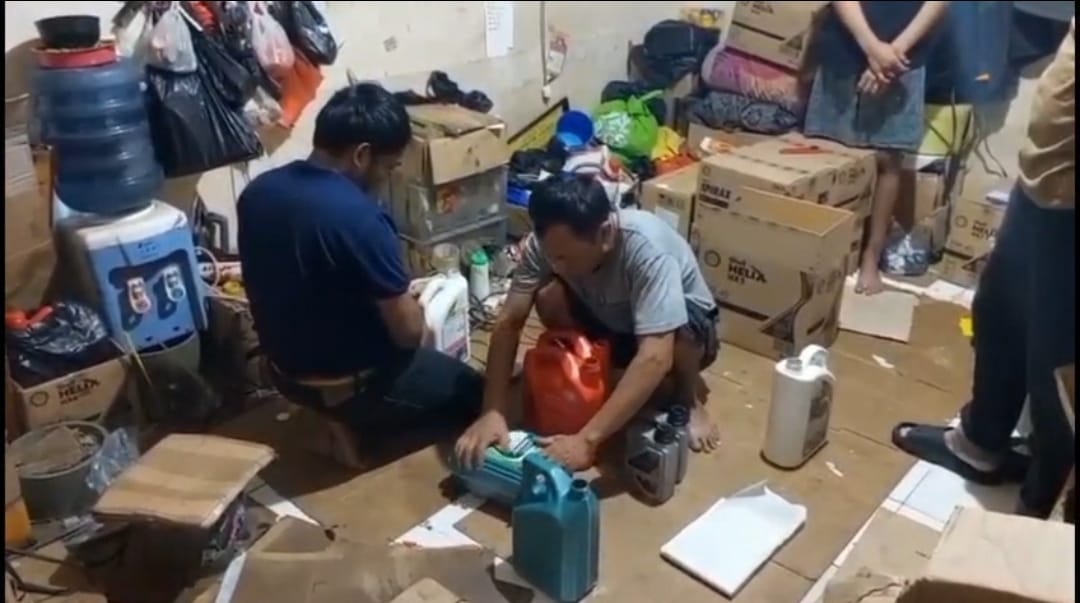Polisi Tangkap 3 Penjual Oli Palsu di Kembangan